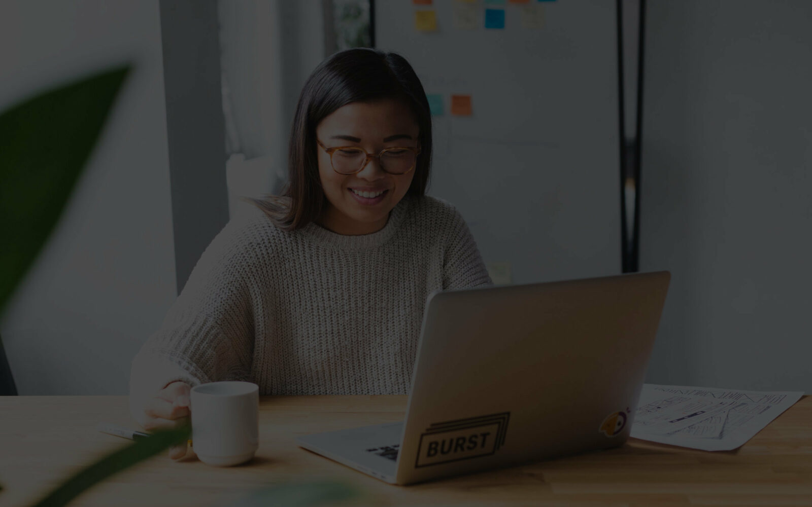 Woman-coffee-computer-dk